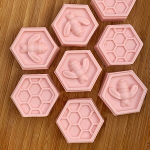 Honeycomb soap bar, strawberry, vanilla and oats.